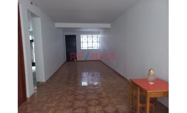 Vendo Casa De 2 Pisos En Villa Solidaridad - Sjm