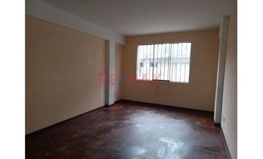 Vendo Casa De 2 Pisos En Villa Solidaridad - Sjm