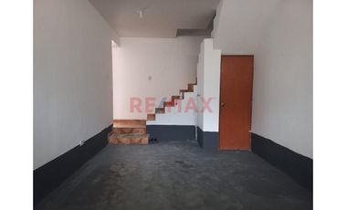 Vendo Casa De 2 Pisos En Villa Solidaridad - Sjm