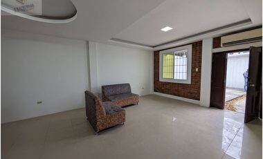 En venta villa de 3 habitaciones cerca terminal Terrestre Manta, Manabí