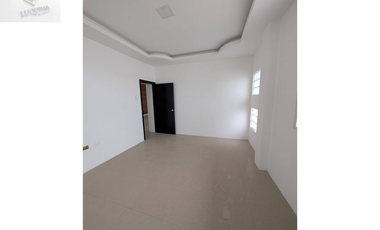 En venta villa de 3 habitaciones cerca terminal Terrestre Manta, Manabí