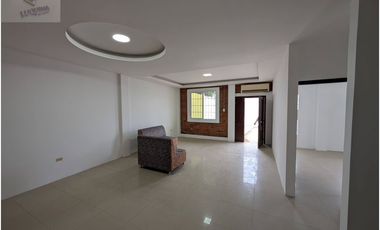 En venta villa de 3 habitaciones cerca terminal Terrestre Manta, Manabí
