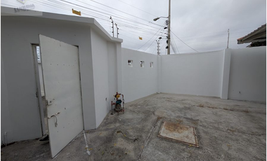 En venta villa de 3 habitaciones cerca terminal Terrestre Manta, Manabí