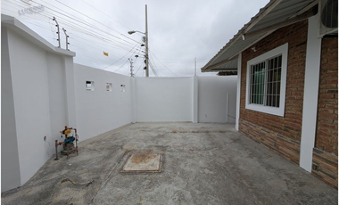 En venta villa de 3 habitaciones cerca terminal Terrestre Manta, Manabí