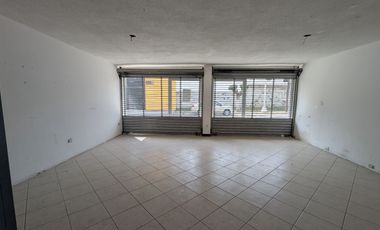 CASA EN ESQUINA EN LA PAZ CON LOCALES COMERCIA