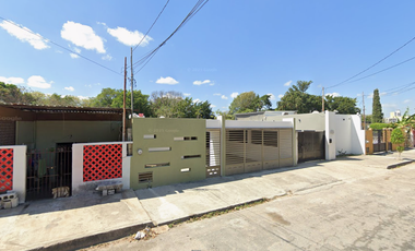 ¡Excelente oportunidad de invertir, iniciar o aumentar tu patrimonio , en esta casa en Mérida, Yucatán, por debajo del valor comercial de