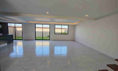 Hermosa Residencia en Lomas 2