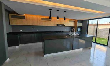 Hermosa Residencia en Lomas 2