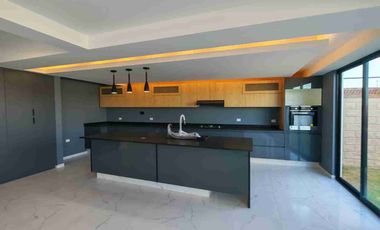 Hermosa Residencia en Lomas 2