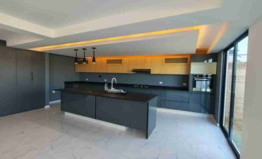 Hermosa Residencia en Lomas 2