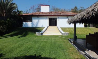 Casa en venta Club de Golf Santa Fe, Xochitepec Morelos.