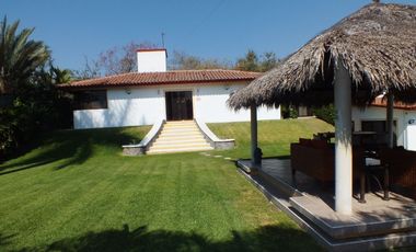 Casa en venta Club de Golf Santa Fe, Xochitepec Morelos.
