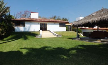 Casa en venta Club de Golf Santa Fe, Xochitepec Morelos.