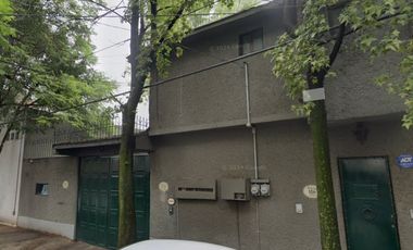 Amplia casa en excelente ubicación y alta plusvalía