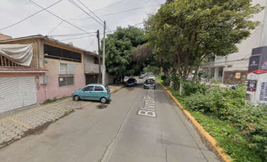 Casa Adjudicada de Remate Bancario con 2 oficinas en Valle Dorado Hab Los Pirules, Tlalnepantla Edo de Mex