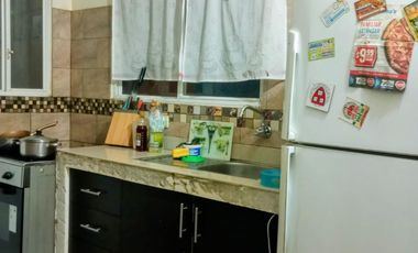 Casa en Alquiler en la Urbanización Villas del Rey, 2 Habitaciones, 1 Baño, Patio, Parqueo, Seguridad.