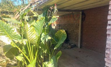 VENTA - Oportunidad: Casa de pasillo a demoler / Lote interno