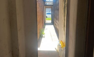 VENTA - Oportunidad: Casa de pasillo a demoler / Lote interno