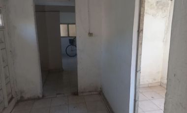 VENTA - Oportunidad: Casa de pasillo a demoler / Lote interno
