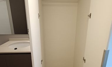 ARRIENDO Departamento1D1B semi amoblado, Metro Chile España