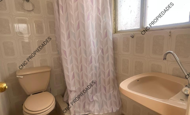 SE VENDE AMPLIA CASA, CON DEPARTAMENTO ANEXO, ENTRADA INDEPENDIENTE EN VILLA AYQUINA.