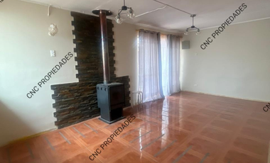 SE VENDE AMPLIA CASA, CON DEPARTAMENTO ANEXO, ENTRADA INDEPENDIENTE EN VILLA AYQUINA.