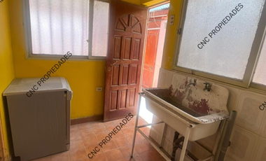 SE VENDE AMPLIA CASA, CON DEPARTAMENTO ANEXO, ENTRADA INDEPENDIENTE EN VILLA AYQUINA.