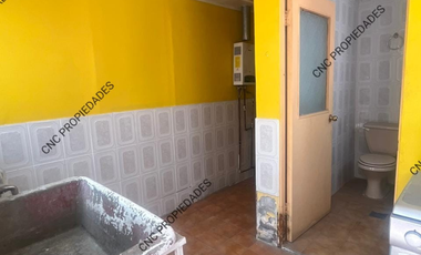 SE VENDE AMPLIA CASA, CON DEPARTAMENTO ANEXO, ENTRADA INDEPENDIENTE EN VILLA AYQUINA.