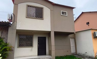 Alquiler casa Samanes 7  junto a colegios