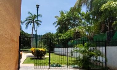C105 Venta de Casa 7 recamaras piscina y jaccuzy frente Campo de Golf Palma Real en Ixtapa Zihuatanejo