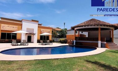 C105 Venta de Casa 7 recamaras piscina y jaccuzy frente Campo de Golf Palma Real en Ixtapa Zihuatanejo