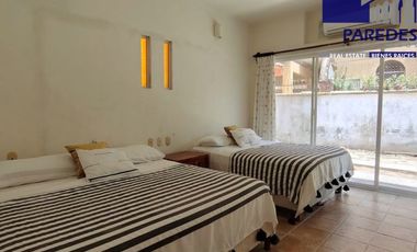 C105 Venta de Casa 7 recamaras piscina y jaccuzy frente Campo de Golf Palma Real en Ixtapa Zihuatanejo