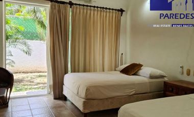 C105 Venta de Casa 7 recamaras piscina y jaccuzy frente Campo de Golf Palma Real en Ixtapa Zihuatanejo