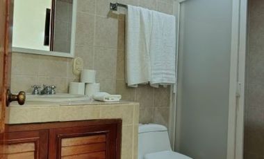 C105 Venta de Casa 7 recamaras piscina y jaccuzy frente Campo de Golf Palma Real en Ixtapa Zihuatanejo