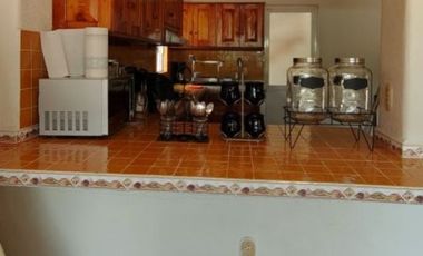 C105 Venta de Casa 7 recamaras piscina y jaccuzy frente Campo de Golf Palma Real en Ixtapa Zihuatanejo