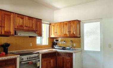 C105 Venta de Casa 7 recamaras piscina y jaccuzy frente Campo de Golf Palma Real en Ixtapa Zihuatanejo