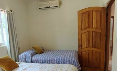 C105 Venta de Casa 7 recamaras piscina y jaccuzy frente Campo de Golf Palma Real en Ixtapa Zihuatanejo