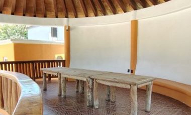 C105 Venta de Casa 7 recamaras piscina y jaccuzy frente Campo de Golf Palma Real en Ixtapa Zihuatanejo