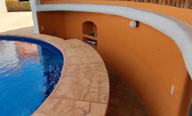 C105 Venta de Casa 7 recamaras piscina y jaccuzy frente Campo de Golf Palma Real en Ixtapa Zihuatanejo