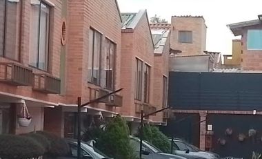 🏡 Casa en Cota: 80 m² de confort, privacidad y máxima economía  ¡El espacio perfecto existe! Vendo casa de 2 niveles y 80 m² en el casco urbano de Co