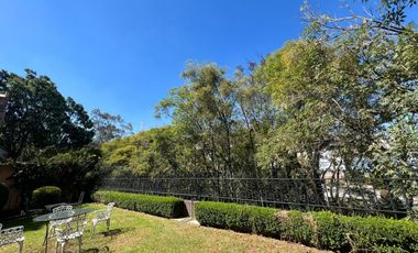 BOSQUES DE LAS LOMAS, Casa en venta rodeada de jardín con vista al bosque
