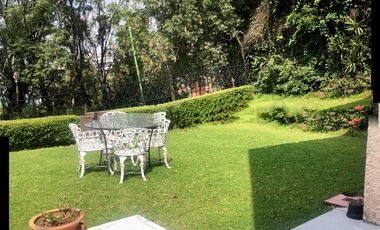 BOSQUES DE LAS LOMAS, Casa en venta rodeada de jardín con vista al bosque