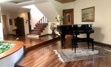 BOSQUES DE LAS LOMAS, Casa en venta rodeada de jardín con vista al bosque