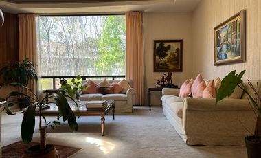 BOSQUES DE LAS LOMAS, Casa en venta rodeada de jardín con vista al bosque