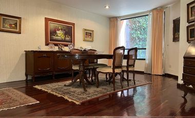 BOSQUES DE LAS LOMAS, Casa en venta rodeada de jardín con vista al bosque