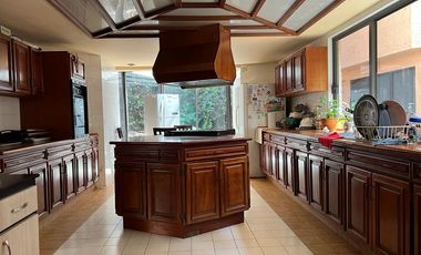 BOSQUES DE LAS LOMAS, Casa en venta rodeada de jardín con vista al bosque