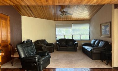 BOSQUES DE LAS LOMAS, Casa en venta rodeada de jardín con vista al bosque