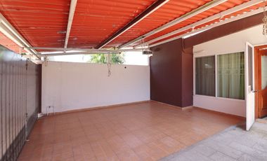 BONITA CASA DE UN PISO EN VENTA EN FLORES DEL VALLE