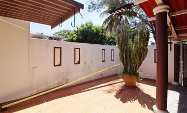 BONITA CASA DE UN PISO EN VENTA EN FLORES DEL VALLE