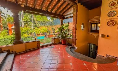 CASA CON ALBERCA, ÁREAS DE JUEGOS Y POTENCIAL AIRBNB EN ACAPANTZINGO, CUERNAVACA